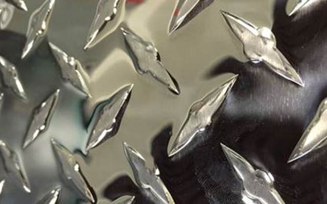 镜面指针花纹铝板材选择哪家好？