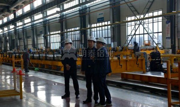 荥阳市委副书记莅临云顶集团交通新材料调研指导工作