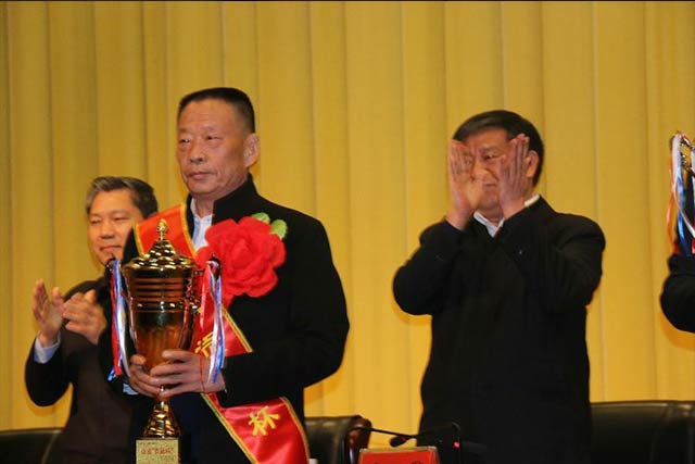 云顶集团铝业荣获巩义市2018年度企业“贡献杯”等多项荣誉