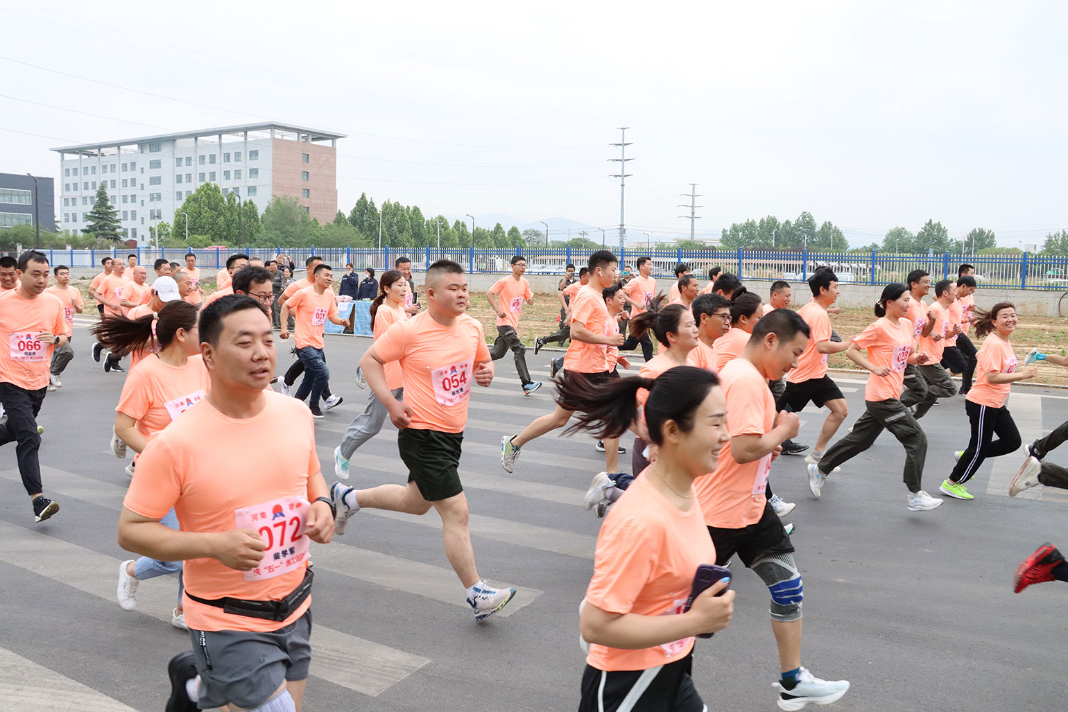 庆五一员工运动会 ：跑步