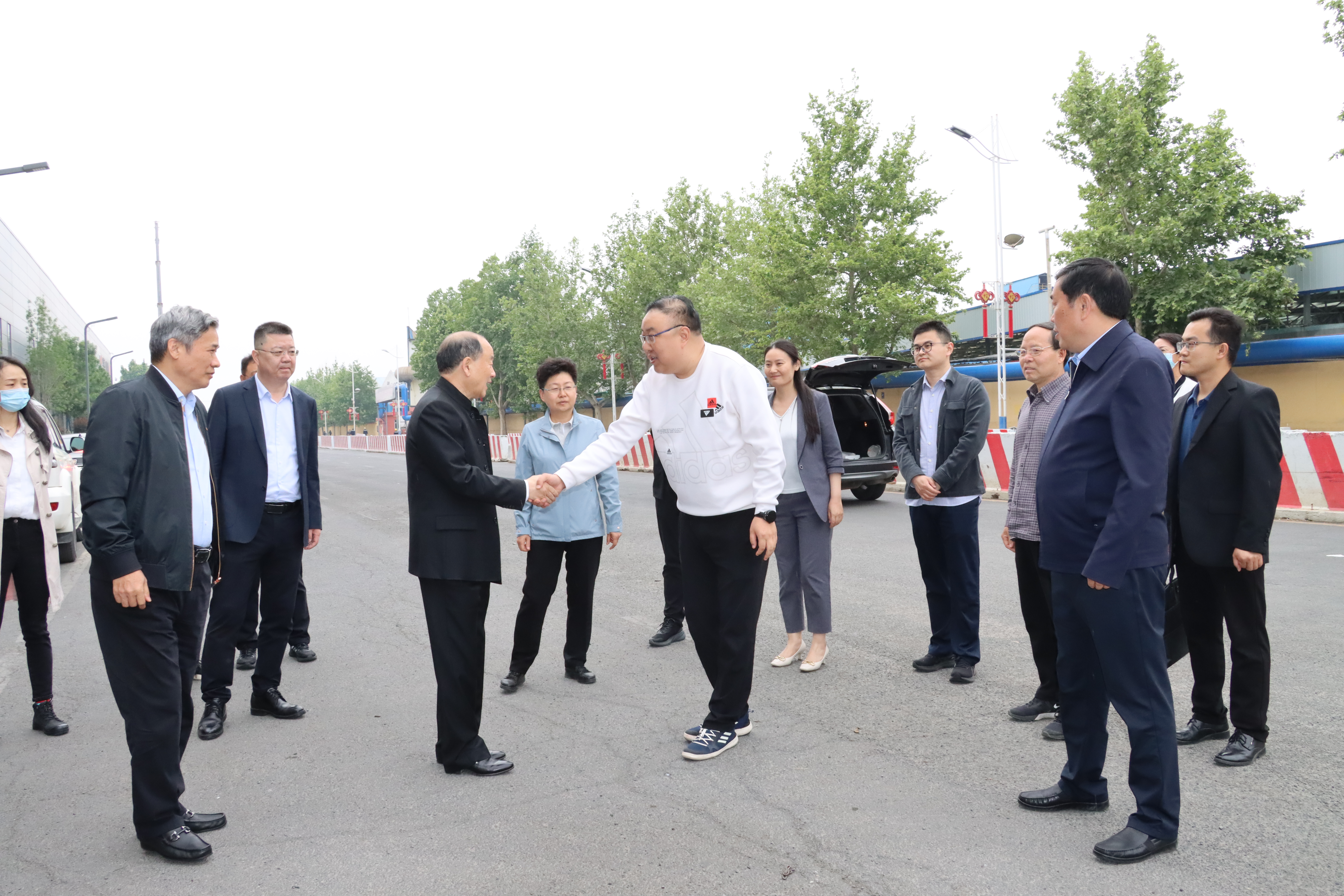 省人大常委会调研组到云顶集团铝业调研