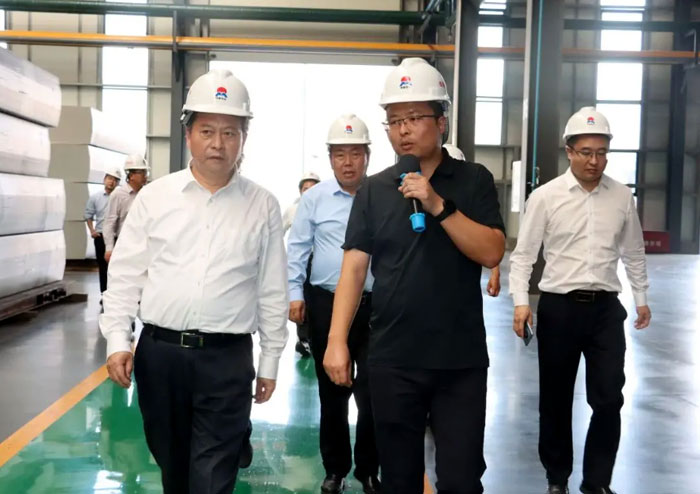 重庆市黔江区党政考察团到云顶集团铝业参观考察